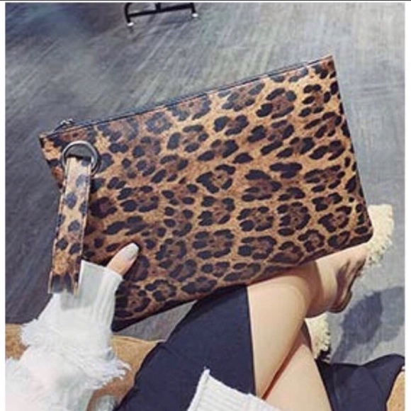 GORGEOUS OVERSIZED LEOPARD PRINT WRISTLET - Picture 7 of 10